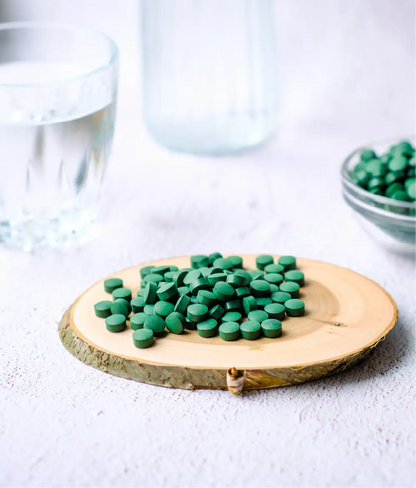 spirulina tablets with water.webp__PID:b0ac62f3-c160-409a-87fa-852b799767e9